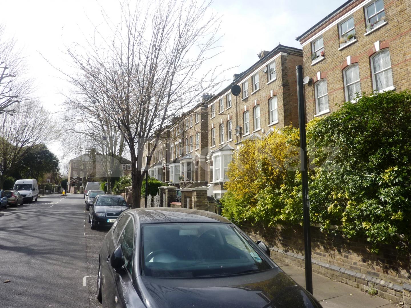 			USE OF GARDEN!, 1 Bedroom, 1 bath, 1 reception Flat			 Hartham Road, HILLMARTON CONSERVATION AREA